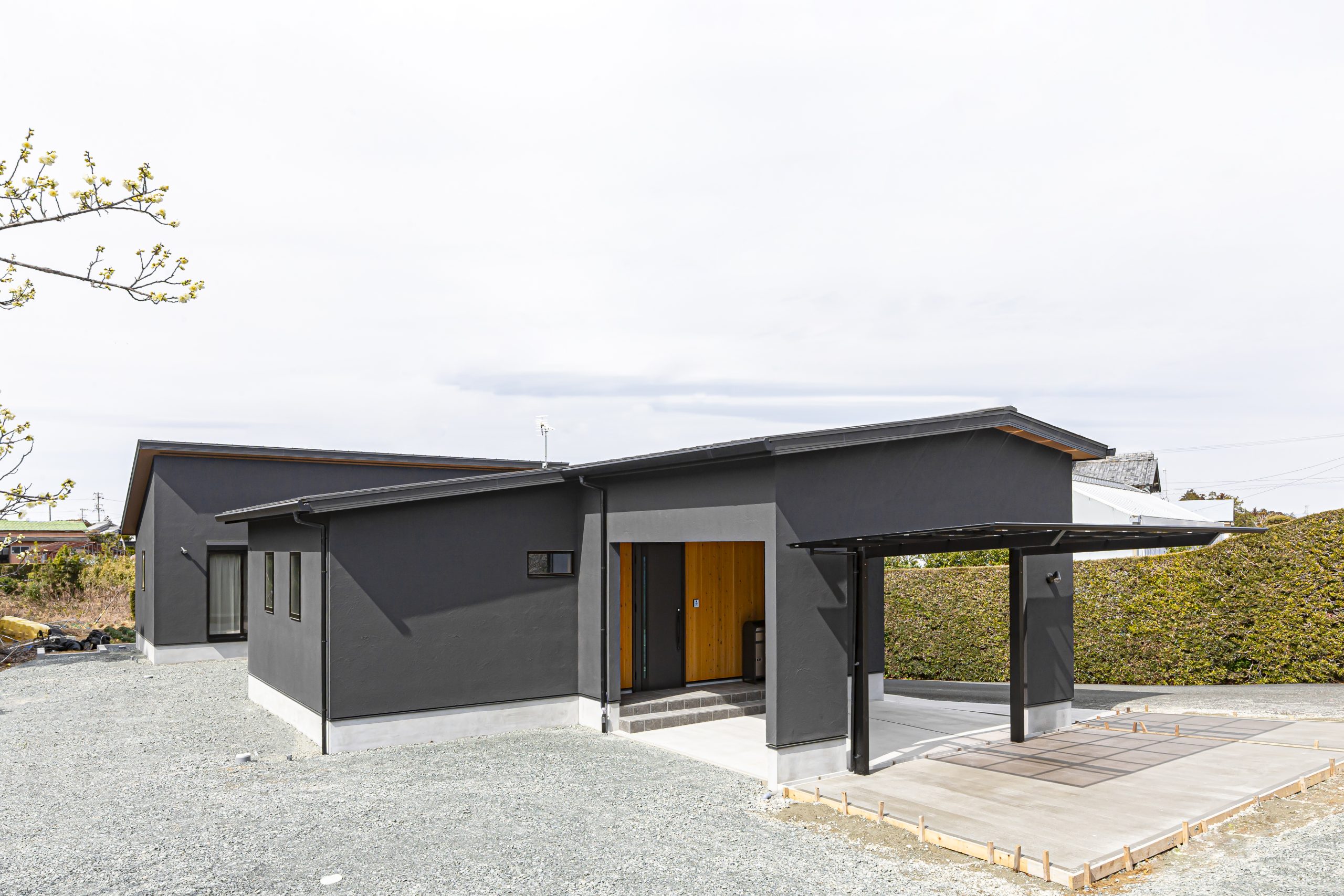 garageとbarのある平屋