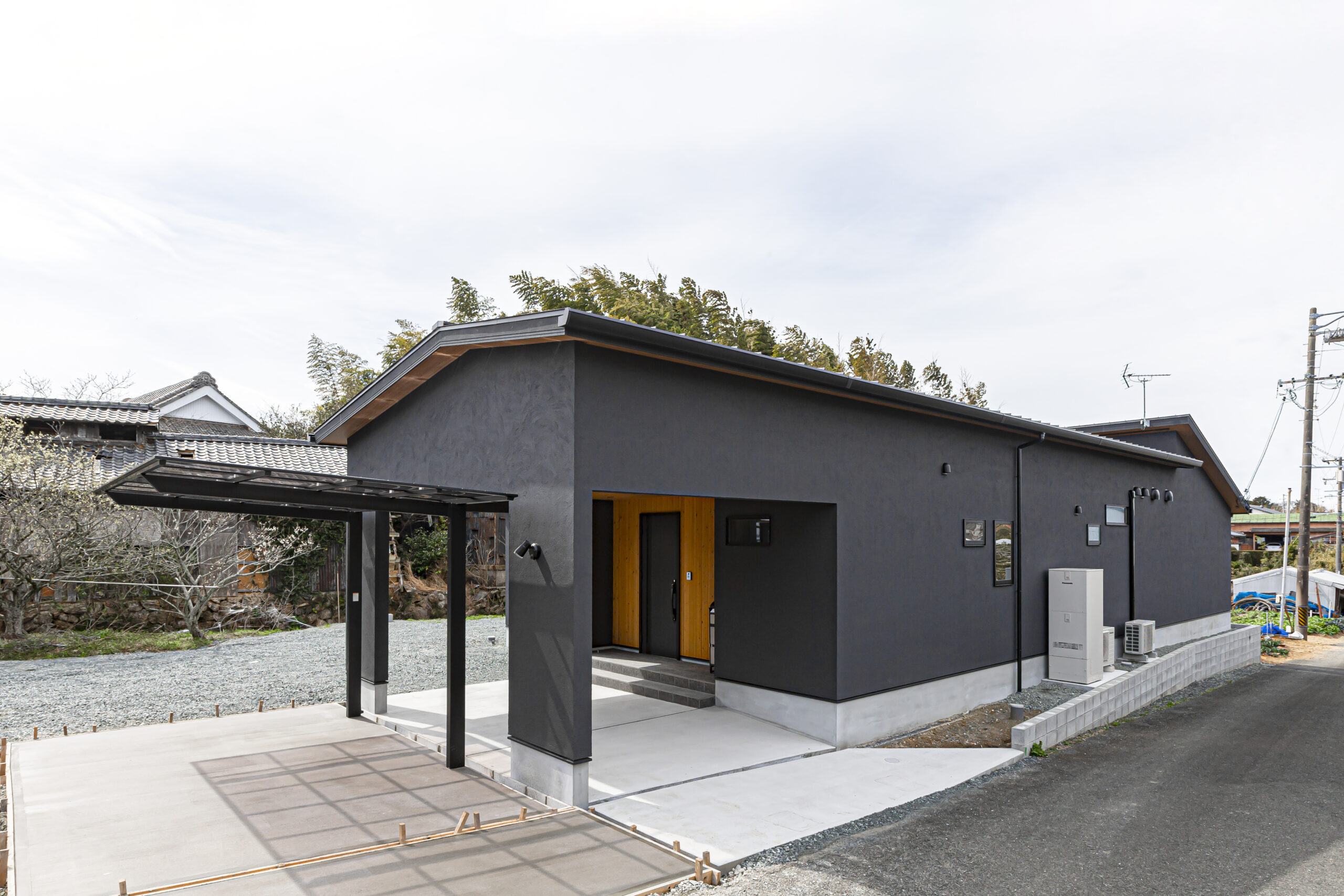ガレージとbarのある平屋