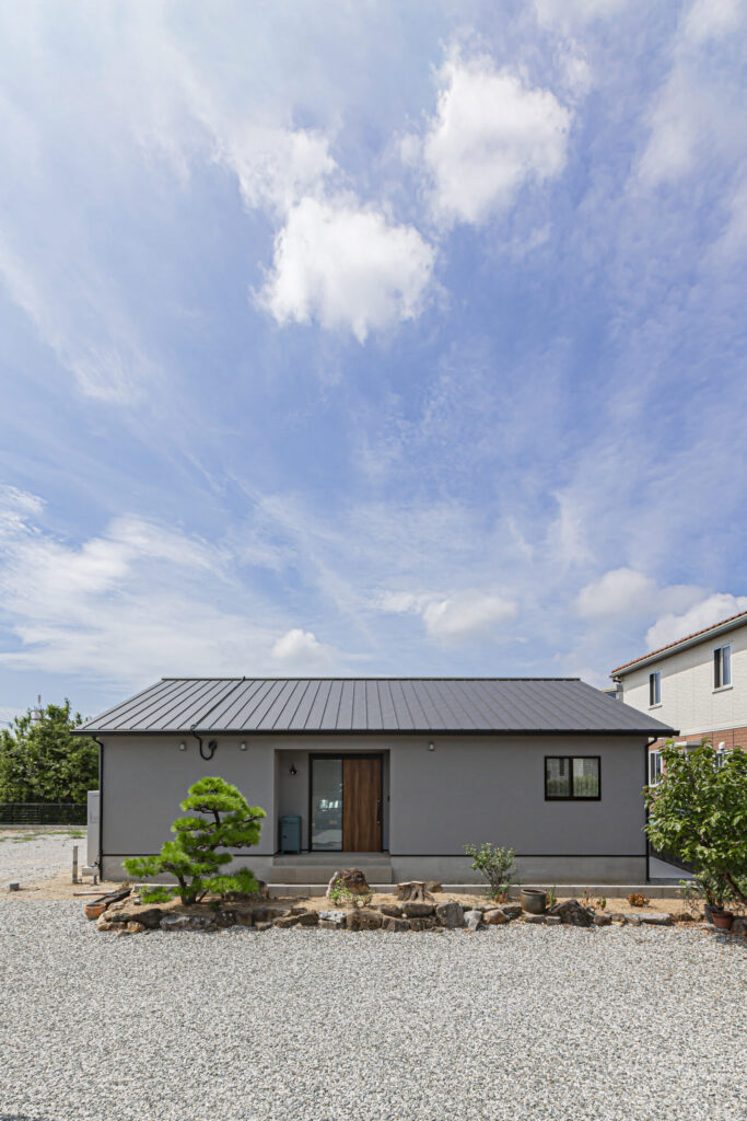 和モダンな平屋の外観