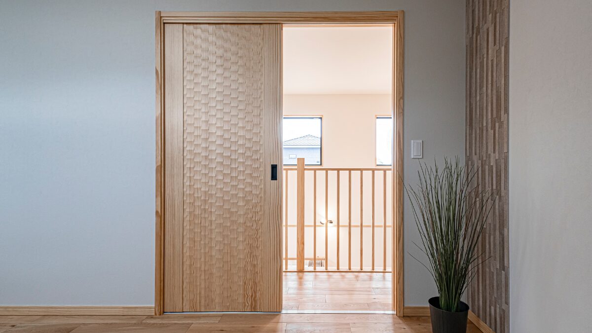 木の温もりを感じる、和風の家の建具