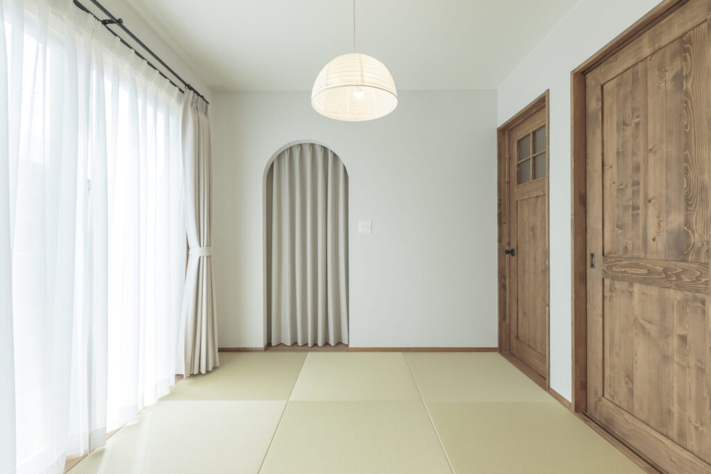 リビングと隣り合った畳コーナーは4.5帖あるので、老後はここを寝室として使えば平屋として暮らせます。