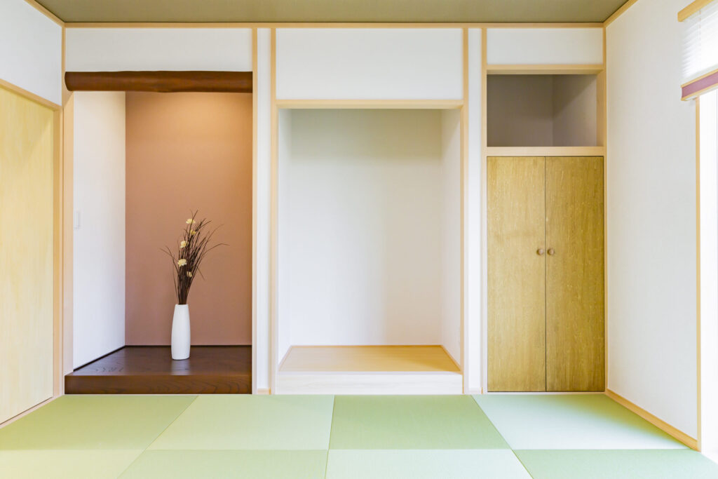 お手入れのしやすいダイケンの和紙畳を使った和室と趣のある床の間